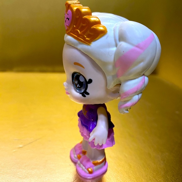 KINDI KIDS BOBBLE DOLL SERIES 2 POSEABLE DOLL BIG BLUE GLITTERY EYES, GOLD TIARA - Picture 5 of 9